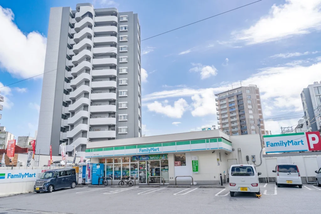 2025年6月16日沖繩天氣下午3點左右藍天和美麗的雲朵