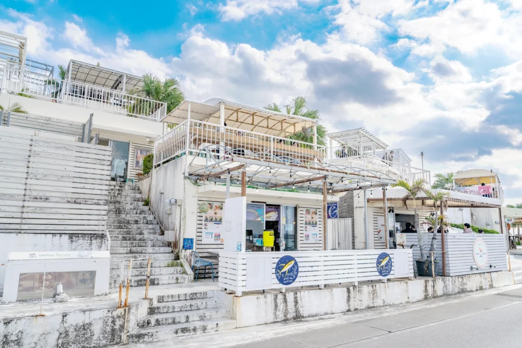 오키나와 세나가섬 우미카지테라스 건물들