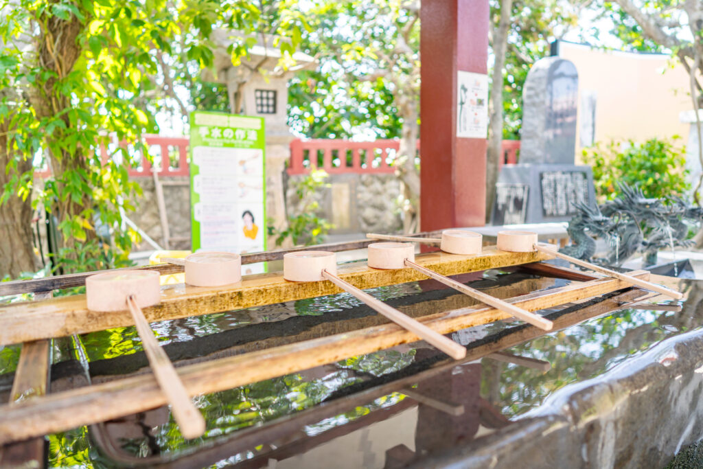 沖繩波上宮洗手和漱口的水井