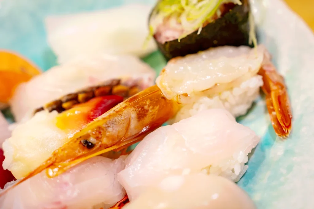 오키나와 맛집 아카쵸우친 모듬 스시의 디테일한 사진