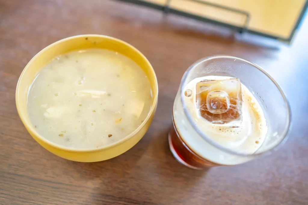 沖繩中部美食 Uruma Kitchen Nerine 無限量供應湯品與咖啡