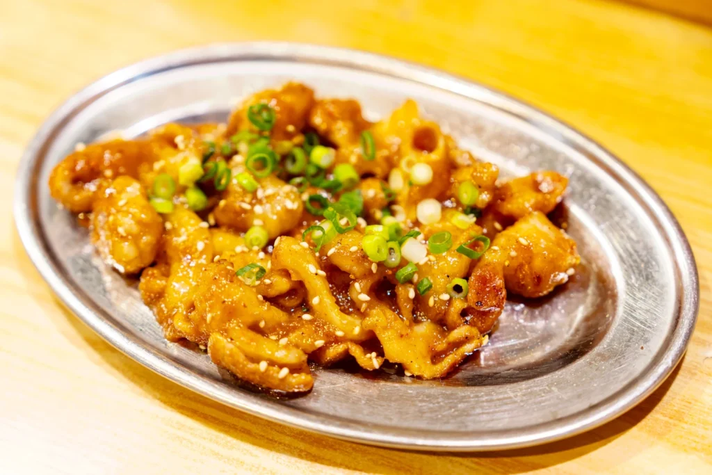오키나와 맛집 아카쵸우친 매운 된장으로 구운 소 곱창