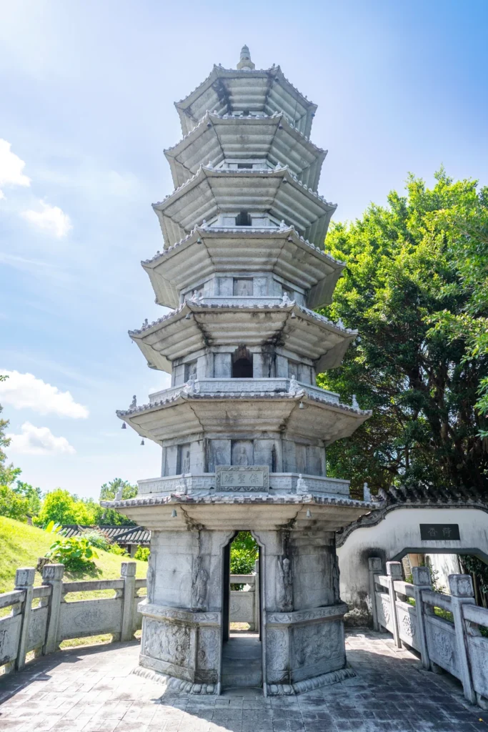 沖繩福州園的石塔