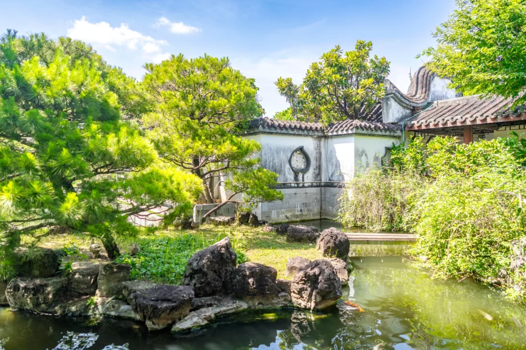 沖繩福州園的池塘