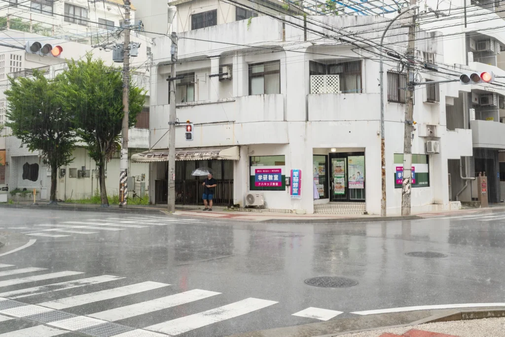 2025년 7월 8일 오키나와 날씨 빗줄기가 조금씩 굵어지는 모습
