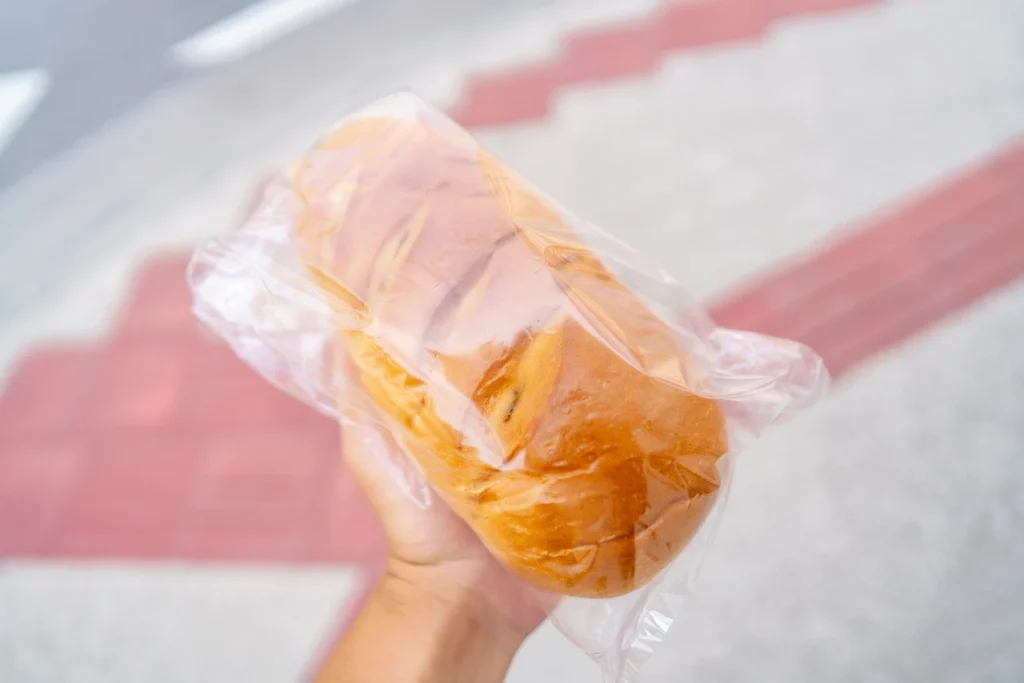 7월 오키나와 날씨 빵집에서 구입한 400엔 빵
