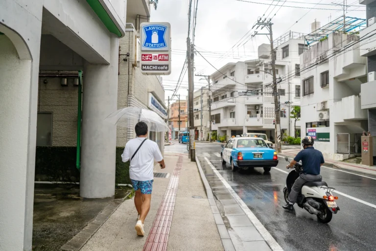 7월 27일 오키나와 날씨 오전 미에바시 우산쓴 사람