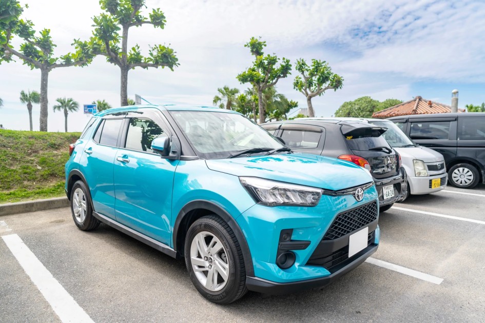 Okinawa Mietwagenbericht: Toyota Raize mit großzügigem Kofferraum für eine fünfköpfige Familie