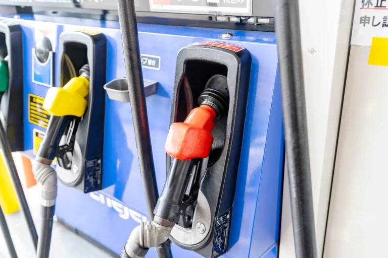 沖縄レンタカー 無人ガソリンスタンド 給油レバー