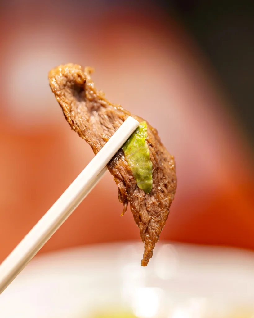 오키나와 맛집 이치겐야 야키소바의 디테일한 모습 고기