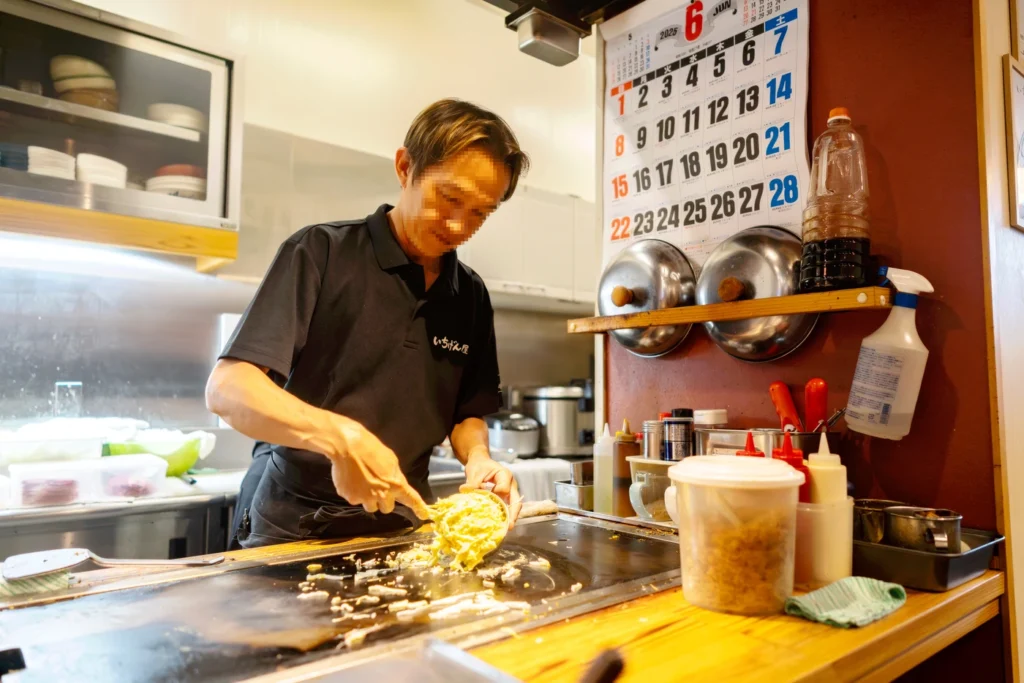 오키나와 맛집 이치겐야 오코노미야키를 만드는 요리사