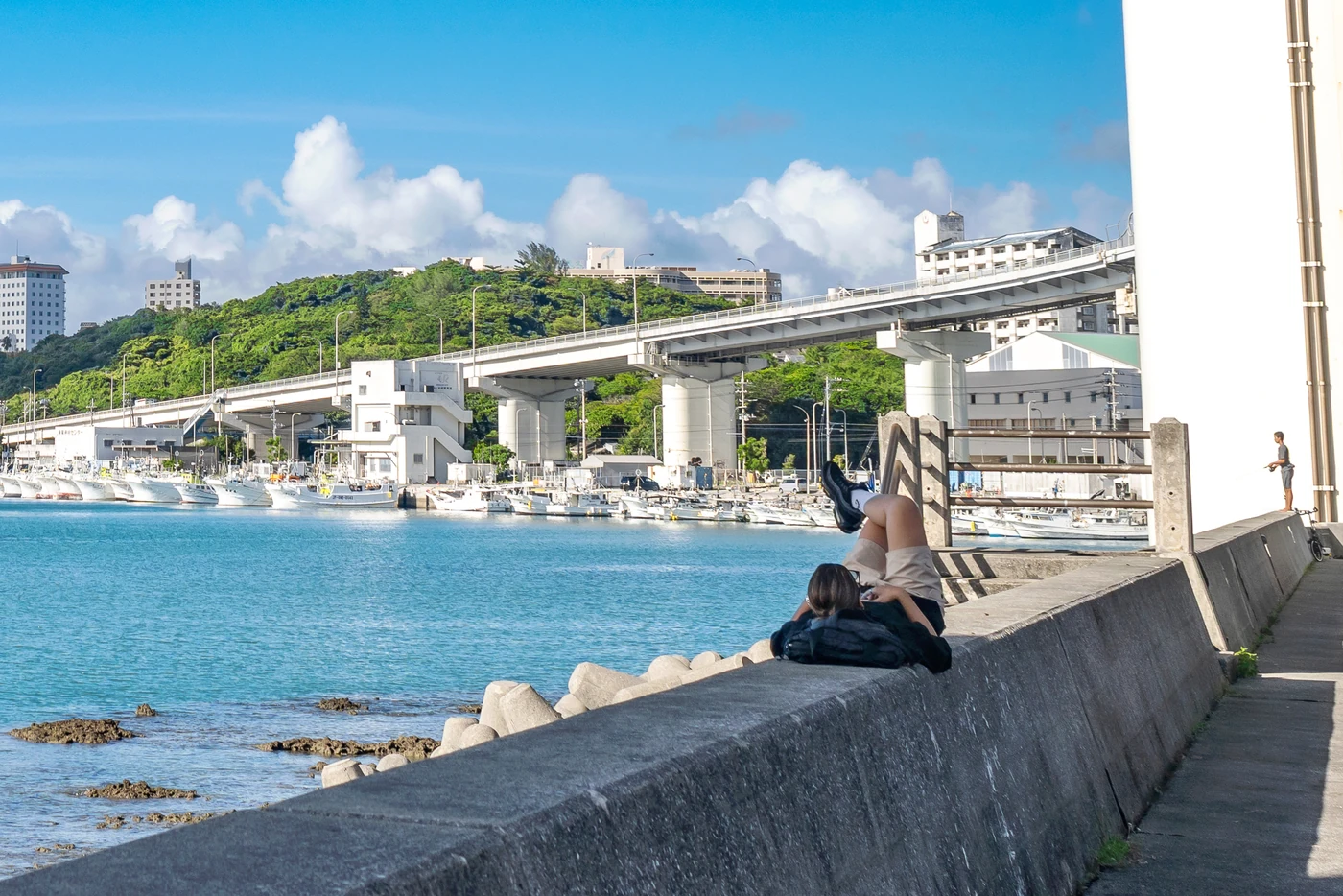 On 14th August 2025, I spotted someone watching Netflix under the Tomari Bridge in Okinawa. It's a shaded area and quite breezy, making it very cool.