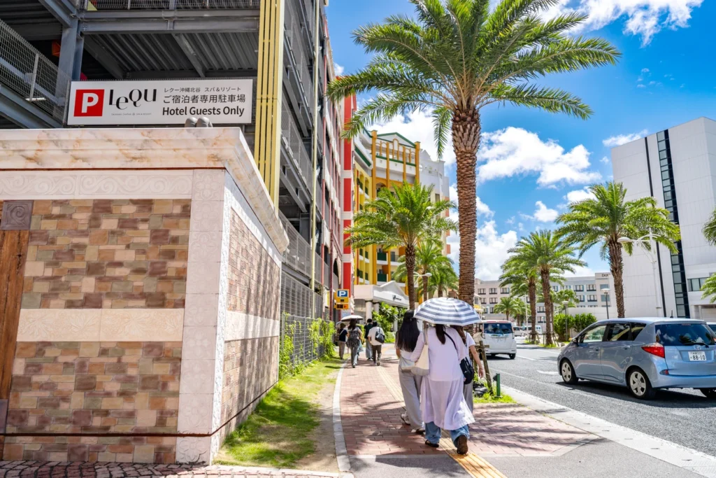 On 15th August 2025, near the American Village Lequ Hotel in Okinawa, tourists could be seen. The sunshine was quite intense.