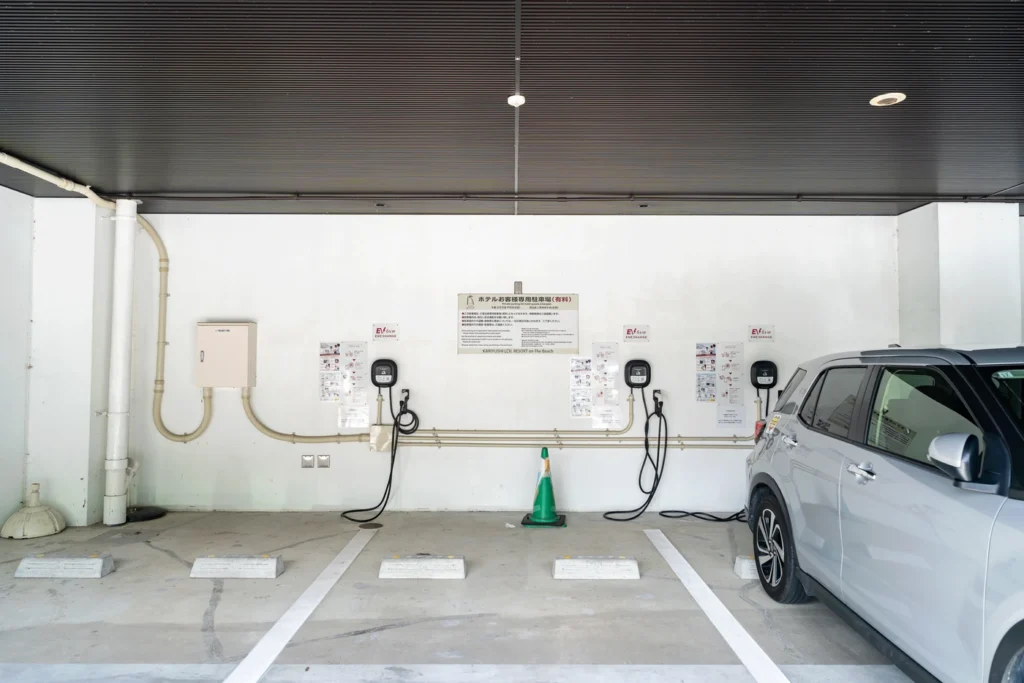 This is the scene at an electric vehicle charging station in Okinawa on 15th August 2025. There still aren't many electric cars in Okinawa.