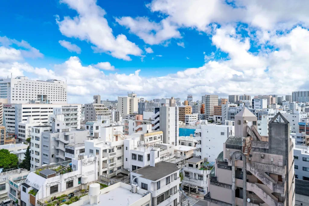 2025年8月18日沖繩天氣，早上的美榮橋天氣晴朗。天氣不算太熱，微風徐徐，十分涼爽。
