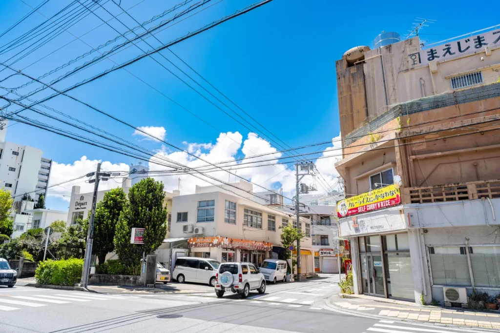 The weather in Okinawa on 27th August 2025 during lunchtime in Tomari was very blue and clear.