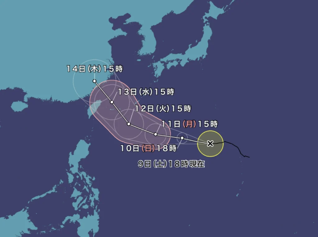 2025년 8월 9일 오키나와 날씨 11호 태풍 버들의 예상 이동 경로이다. 오키나와를 거쳐가지만 큰 영향을 줄 것 같지는 않다고 한다.
