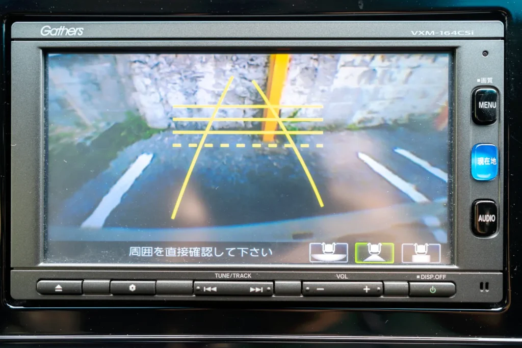 沖縄レンタカーのバックカメラの様子