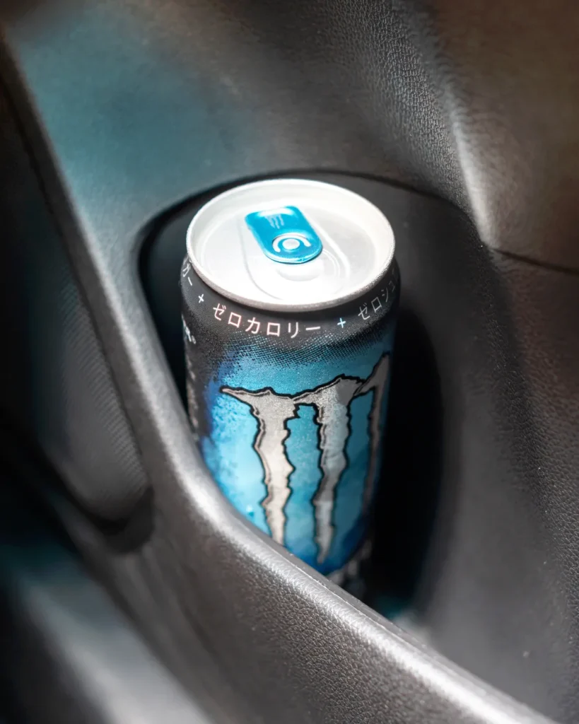 沖縄レンタカー前座席ドアカップホルダー