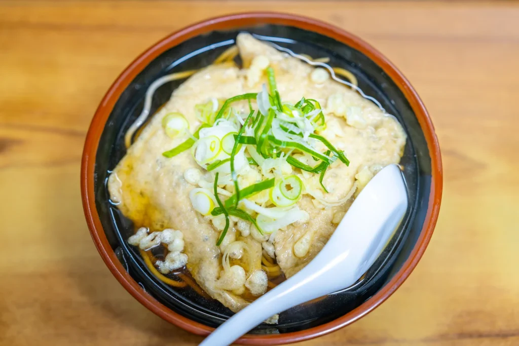 오키나와 맛집 사누키야 키츠네 소바이다. 우동과 면이 다르다.