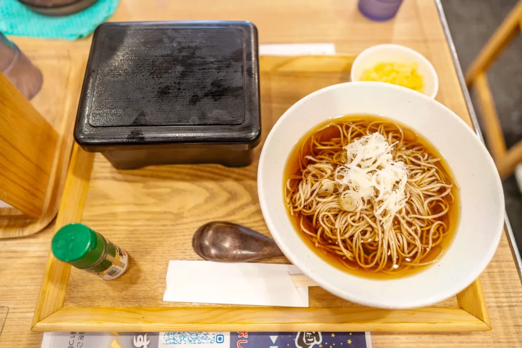 沖繩美食 生蕎麥中村 鰻魚蓋飯與溫蕎麥