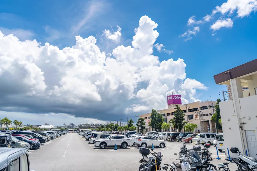 The weather in Okinawa on the afternoon of September 3, 2025, at Chatan Aeon Mall is very sunny.