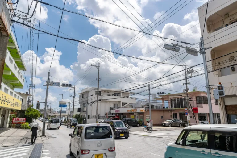 The appearance of the road under the hot southern sun