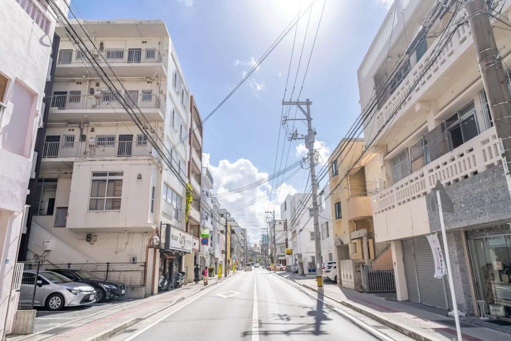 오키나와 날씨 2025년 10월 18일 화창한 오후