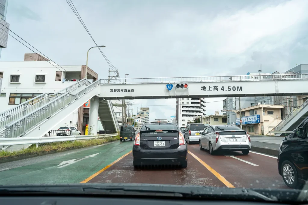 아메리칸 빌리지 가는 길 비가 잠시 멈춤