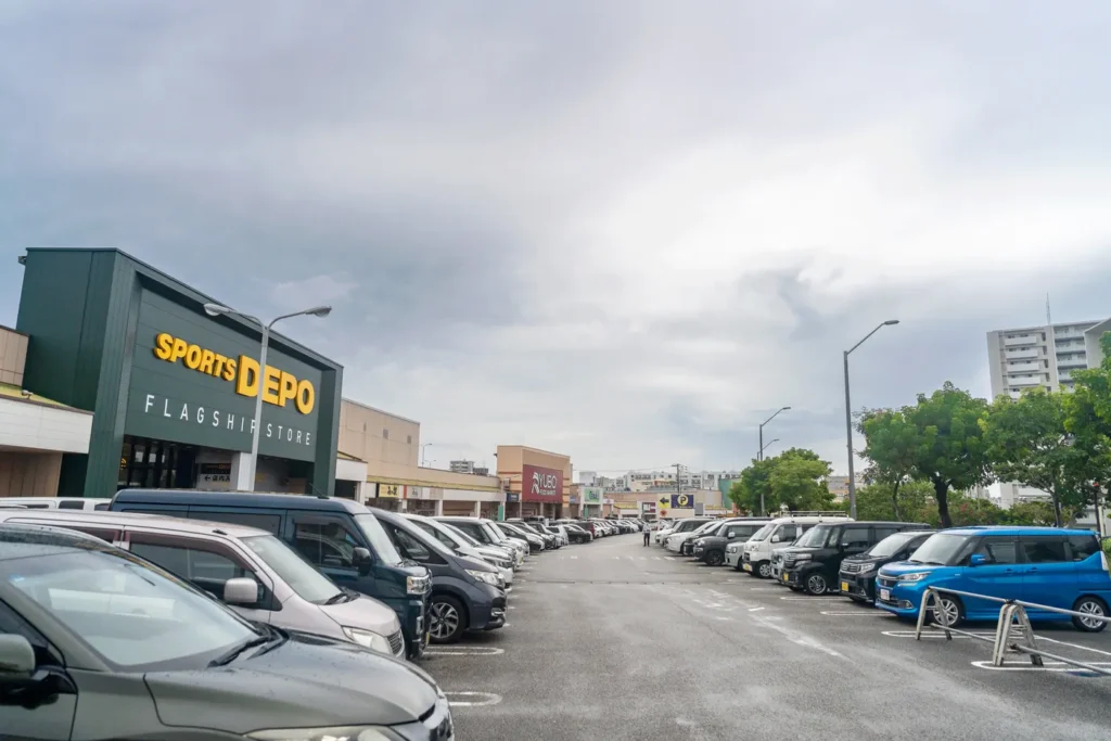 오후 비가 그쳤고 하루종일 흐렸다