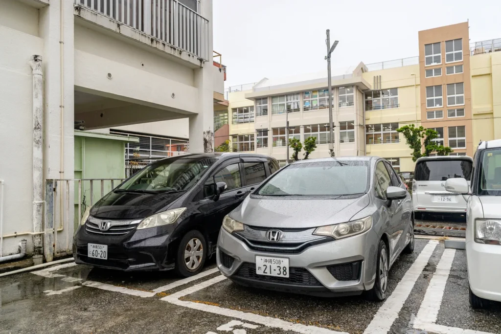 비내리는 주차장