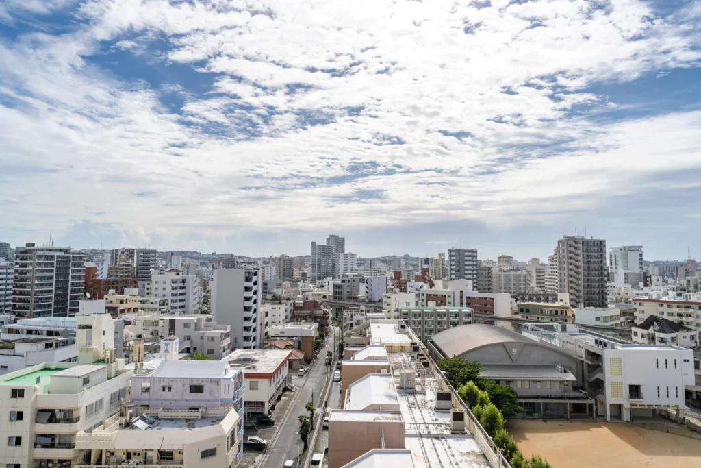 아침 햇살이 보이기 시작한 오키나와