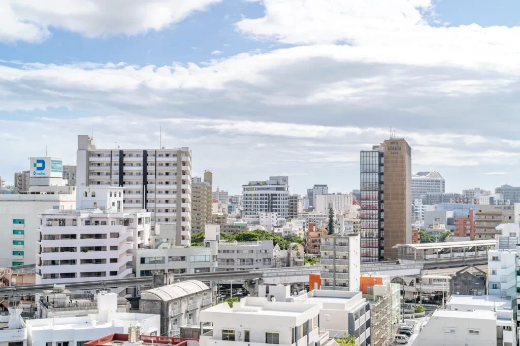 오키나와 날씨 2025년 10월 24일 미에바시역의 화창한 하늘