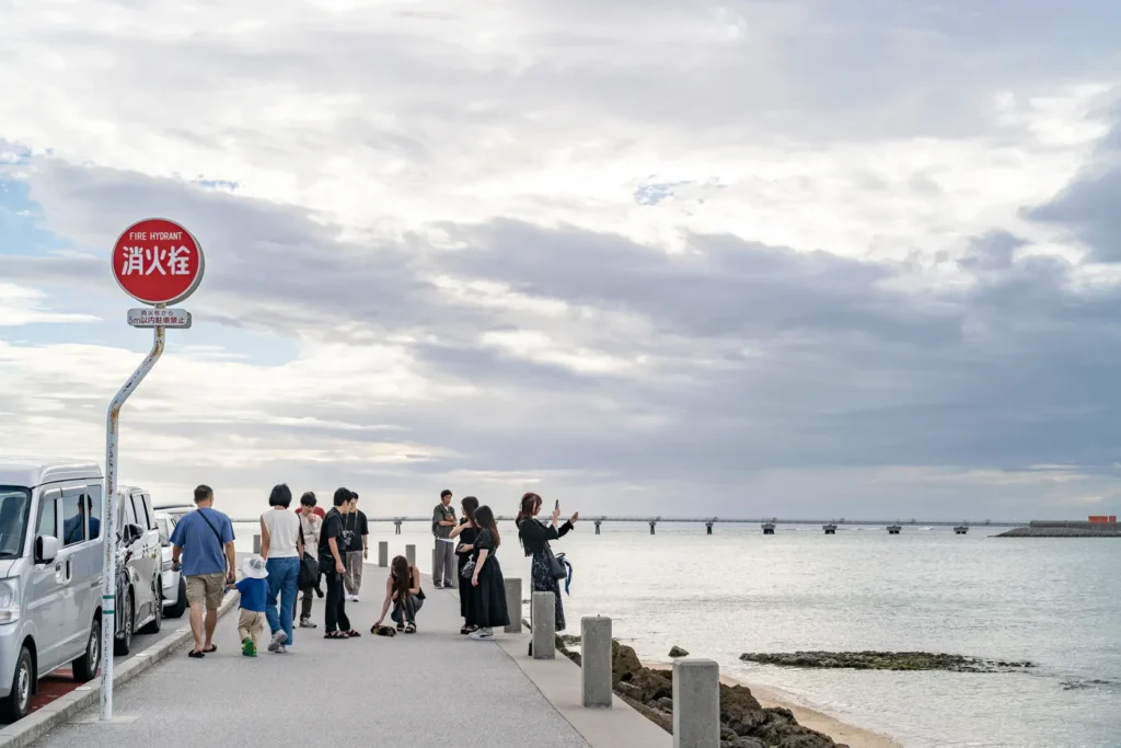 우미카지 테라스 관광객들