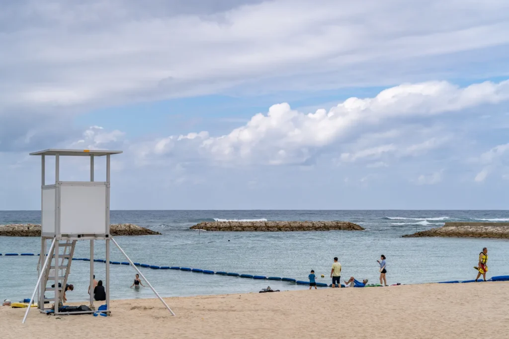 오키나와 날씨 2025년 10월 27일 선셋 비치의 모습