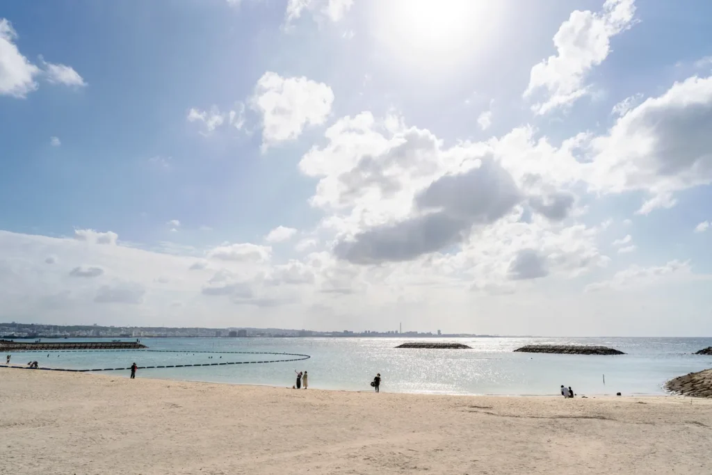 선셋 비치의 모습 아직 해수욕장은 영업중이다.