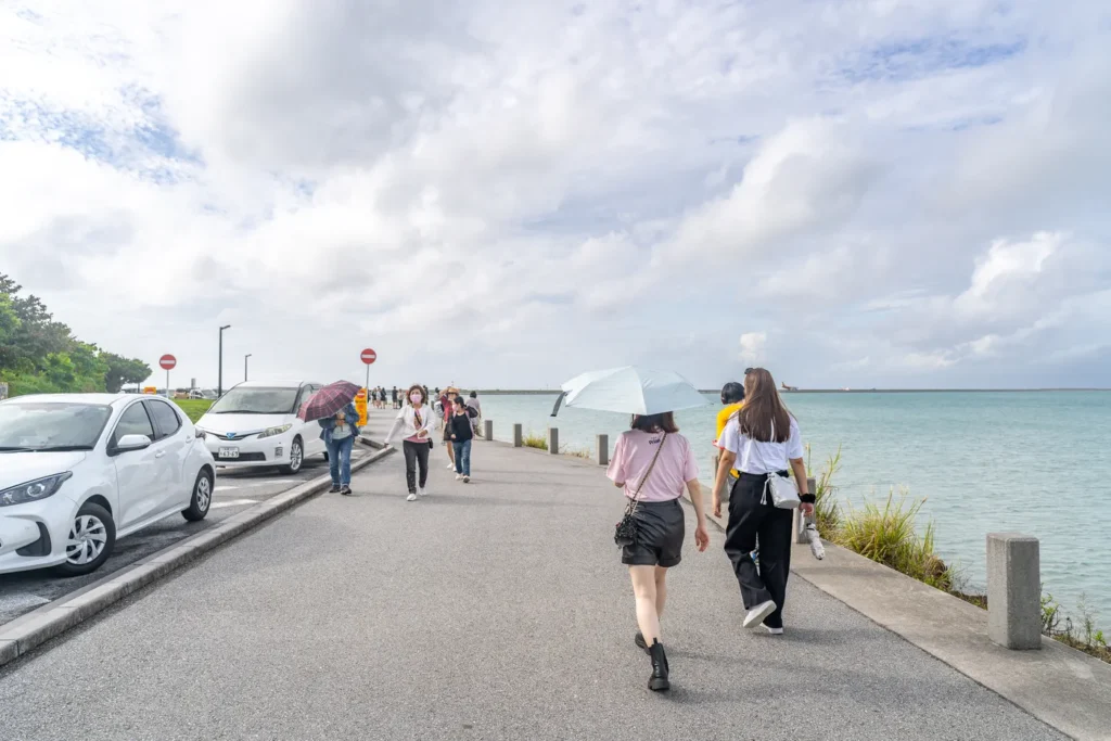 오후 늦은 시간 비가 그치고 맑아진 우미카지테라스
