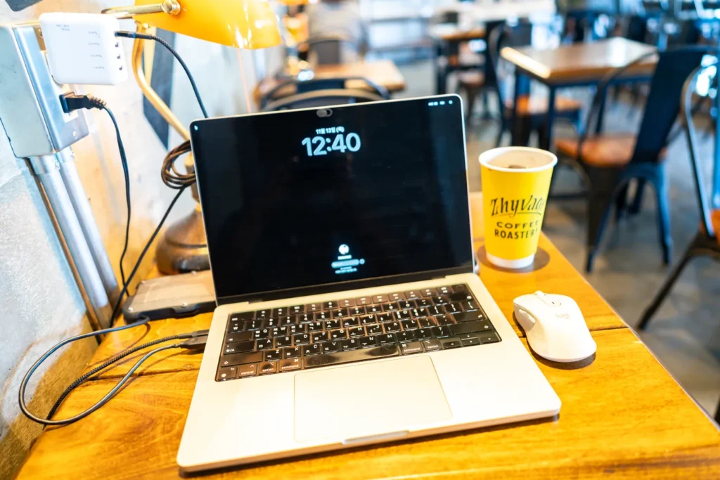 지바고 커피에서 작업