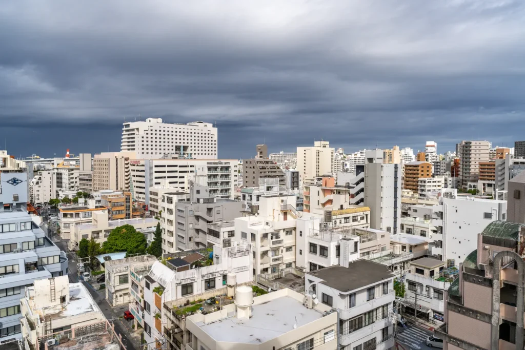 흐린 오키나와 미에바시의 모습