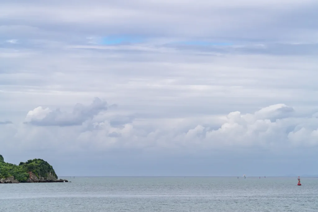 코우리섬 일대의 흐린 하늘