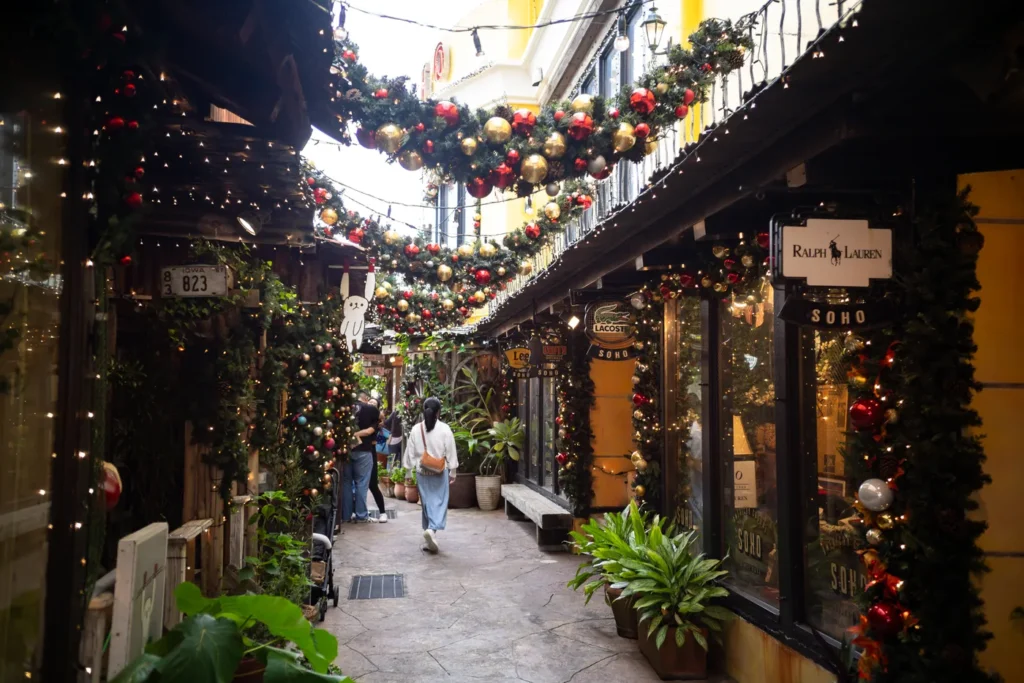 크리스마스 장식의 아메리칸 빌리지