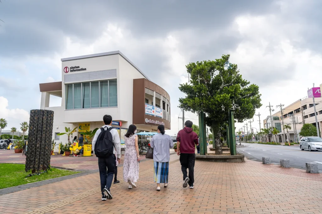 긴 옷을 입은 사람들