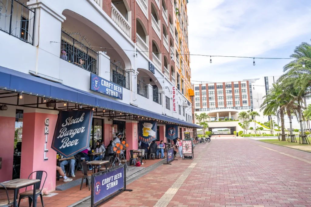 아메리칸 빌리지의 오후