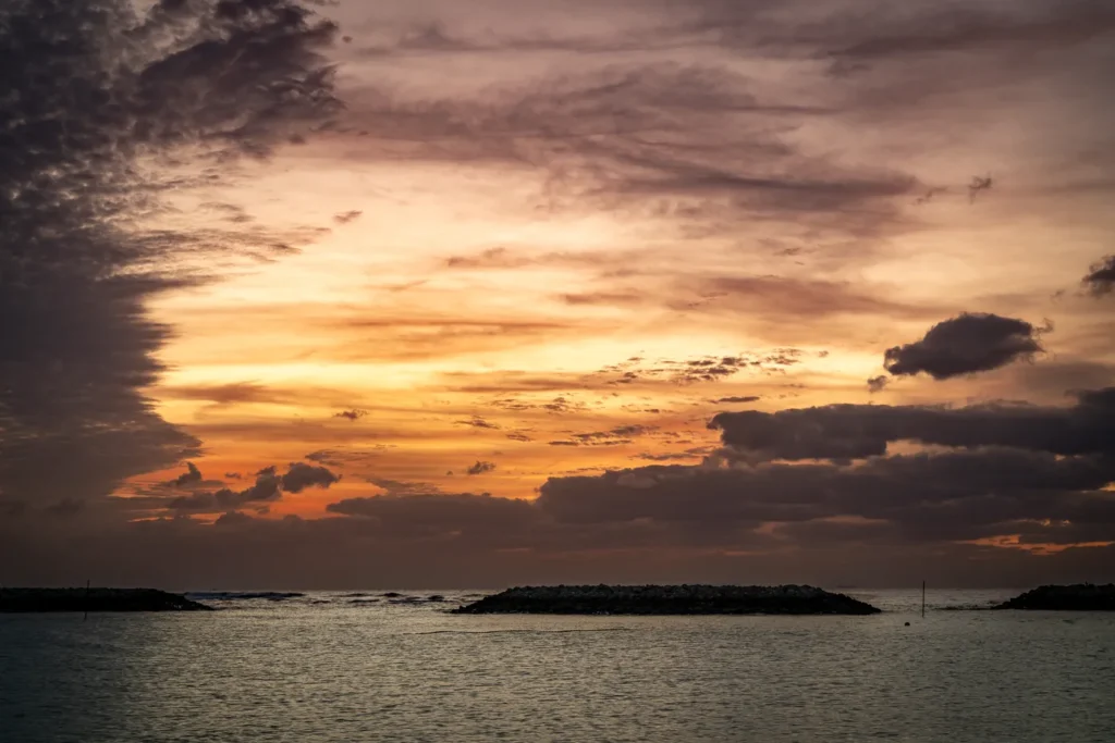 선셋 비치의 저녁