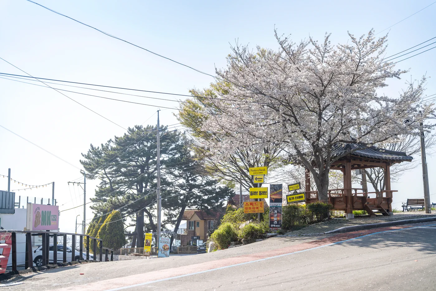 평인일주도로 카페가 4개가 있다.