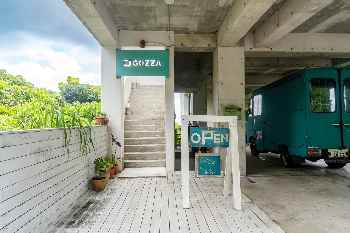 Entrance to Cafe GOZZA