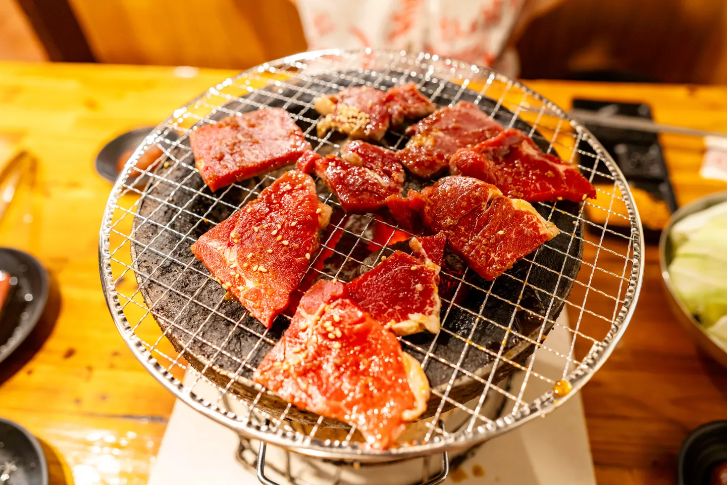 야키니쿠 안안 고기 굽는 모습