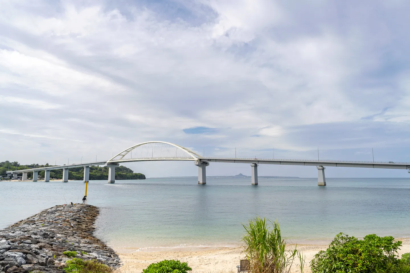 Blick auf die Sesoko-Brücke vom Hinterhof von 846 Yajiro