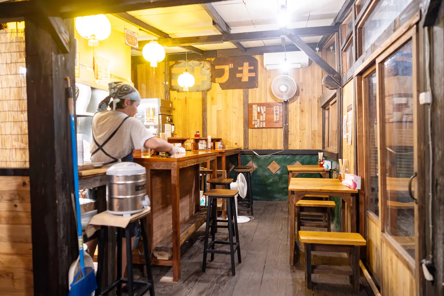 La table du bar à l'intérieur