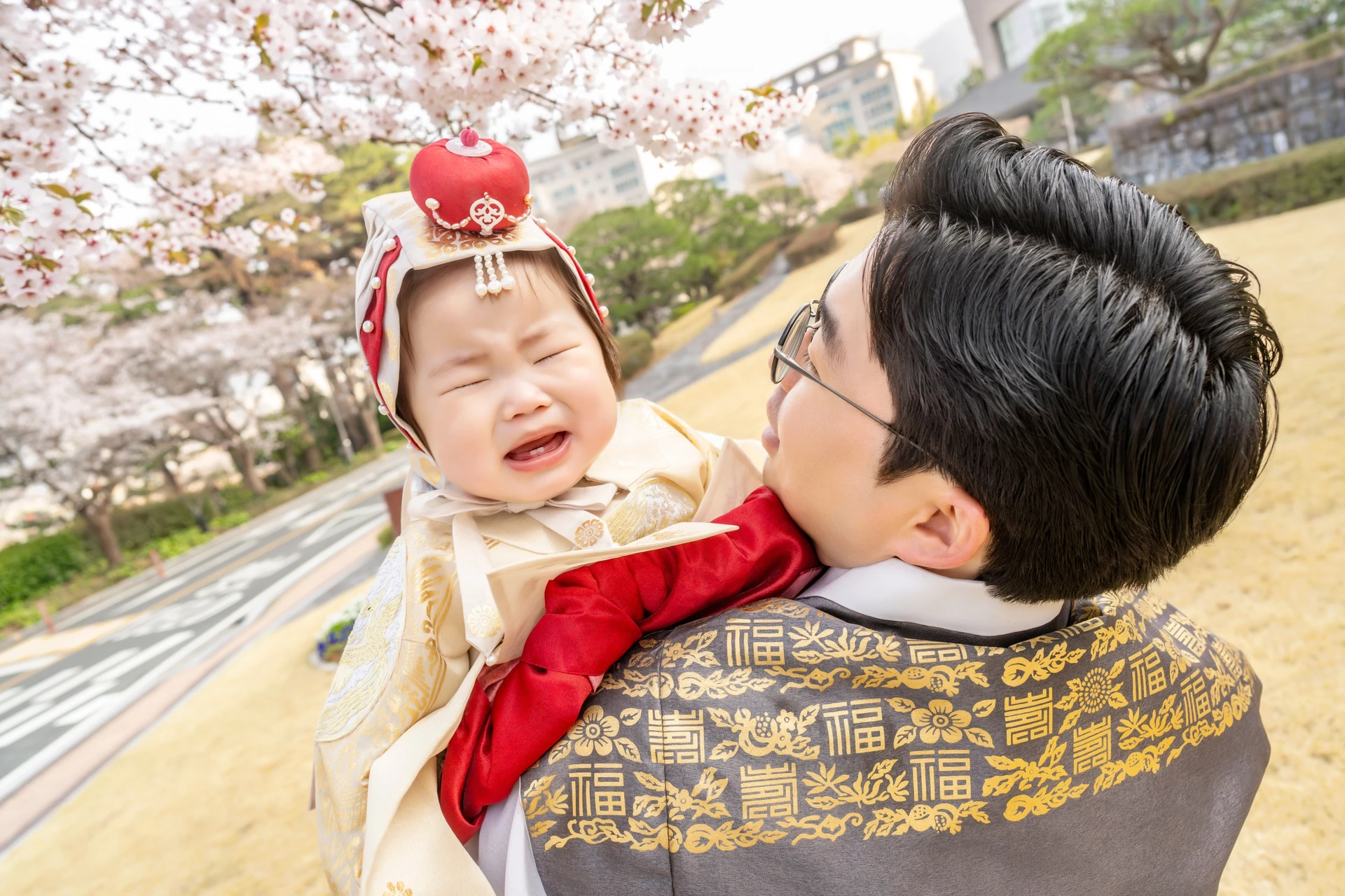 우는 아기의 모습